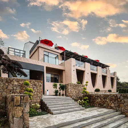 Sugiyama · Preface Wild Luxury Homestay
