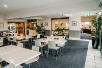 The Sunnyside Tavern, Broadmeadow Hotels in Mayfield West