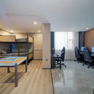 Pai Esports Hotel (Xiangcheng Lianhua Avenue People's Park Branch)