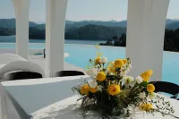 YuYan - Lake View Boutique Hotel - สระว่ายน้ำแบบอินฟินิตี้