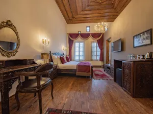 Four Mansions Hotel