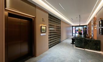 Fengning Apartment(Haizhu Square Branch)