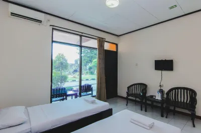 Hotel Borobudur Indah Hotel dekat Toko NAYA