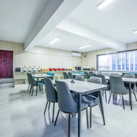 Aifeel Hotel (Yangquan Beishan Park Binhe New World Commercial Plaza)