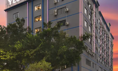 Yeste International Hotel (Wuzhou Changzhou District Government Municipal Plaza)