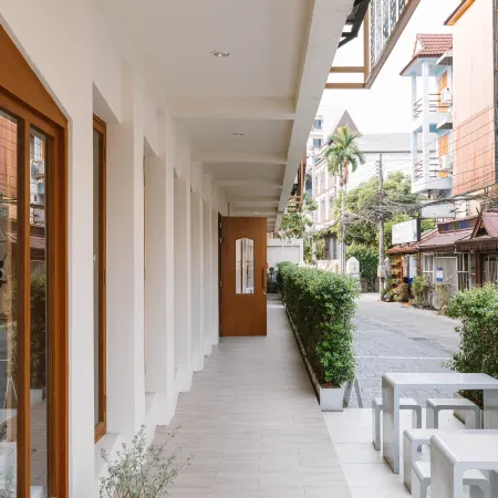 Maplewood Hotel Chiangmai Отели рядом с достопримечательностью «Ват Буппарам»