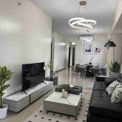 Luxurious Modern Cozy Manila Bayview Pool View 1 2 3 Bedrooms Near Manila Airports Okada Solaire MOA Rooms