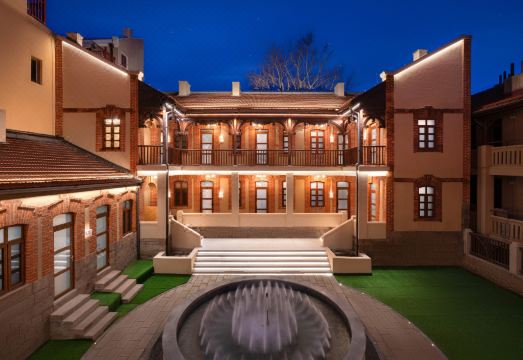 1. 칭다오 진리 호..