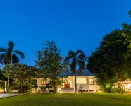 Hide & Seek River Villa Hotels near Ruan Thai Sakorn