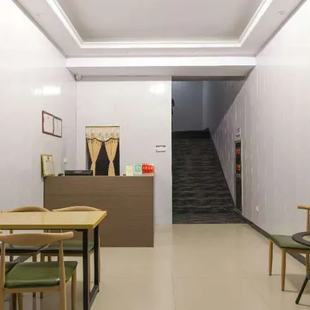 Jiangshan Qunhui Hotel