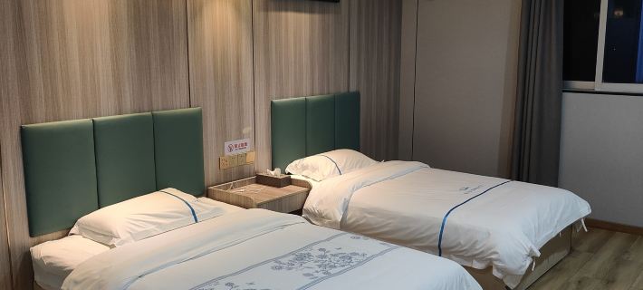 Kailai Business Hotel Отели в г. Дэцин