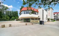 Holiday Inn  Ouya Hotels in Exceptional Garden