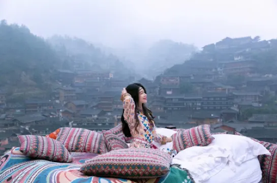 Xijiang Wants to stay in  Light Luxury Hotel (Observation Deck Branch)