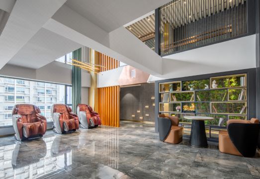 1. 웨이팅 호텔 (..