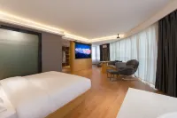 Zhaosu Chenyue Sunshine Hotel - parking