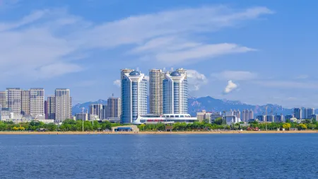 Grand Hotel Qinhuang Отели рядом с достопримечательностью «Northeastern University at Qinhuangdao (East Gate 1)»