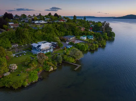 Black Swan Lakeside Boutique Hotel Отели рядом с достопримечательностью «Роторуа Сентрал»