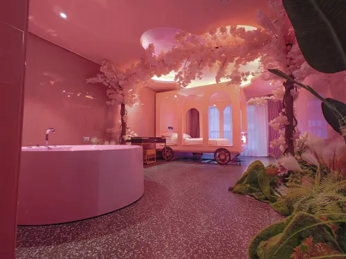 Love Space Theme Hotel