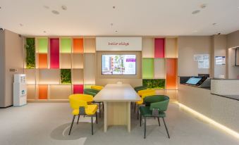 Lis Future Hotel (Hangzhou East Station Zhagongkou Metro Station)