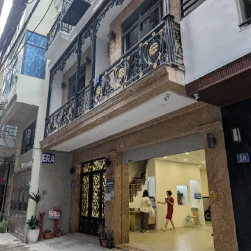 Era Apartment 158 Nguyen Khanh Toan Отели рядом с достопримечательностью «Кау Гиай»