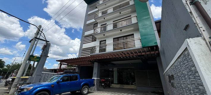 Yellowbell Hotel Hotele w: Batangas