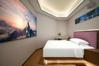 Heguang ALIENSPACE Esports Hotel (Xiangshan Bus East Station Bolang Harbor City Branch)