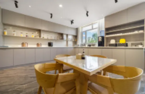 藝龍瑞雲酒店（烏蘭察布察右後旗店）