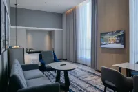 โรงแรมเมอร์เคียว ซูราบายา มายาร์ โรงแรมใน