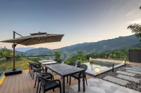 Chenyunxuan·Cloud Pool Panoramic Hotel (Jinfo Ding No.3 Observation Deck Branch)