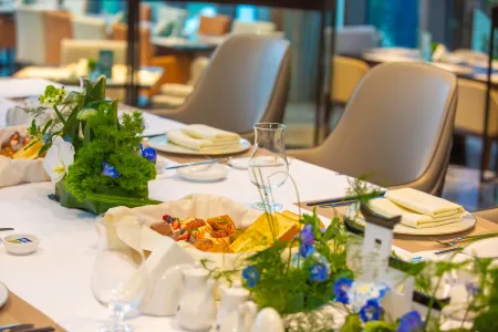 Garden Grand Hotel Nanxun Отели рядом с достопримечательностью «Zhejiang University of Water Conservancy Hydropower (Nanzhang Campus)»