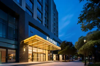 Triple HuanLee Hotel (Chengdu Jinsha Site Museum & Yipingtianxia Metro Station) Hotels near Huanglong National Scenic Area Administration