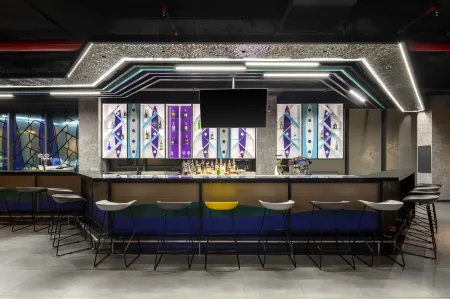 Tru by Hilton Da Nang City Centre Отели рядом с достопримечательностью «Cao Dai Temple»