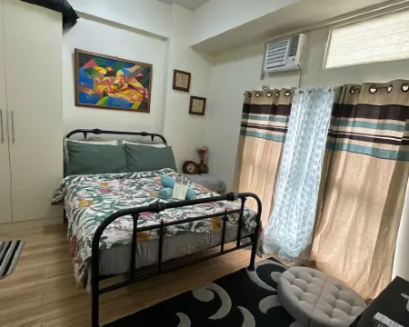 Seb and Santi Holland Staycation โรงแรมในลากูนา