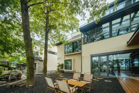 Huangshan Guanzhiyuan Gallery Garden · Huanghuali Wood Antique Collection Hotel Отели рядом с достопримечательностью «Yansi Wenfeng Tower»