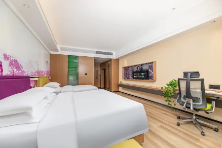 Ldyllic Holiday Inn Hotel