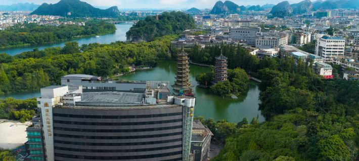 Lijiang Waterfall Hotel Hotel a Guilin