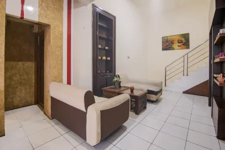 Hotel O Makassar near RS Grestelina formerly Wisma Makassar Отели рядом с достопримечательностью «Simpatik Aquarium»