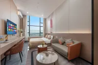 Yatelan Serviced Apartment (Gaoming) Hotels near Linggui Tower