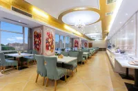 Vienna International Hotel (Hubei Yichang East Railway Station Wuyi Square)