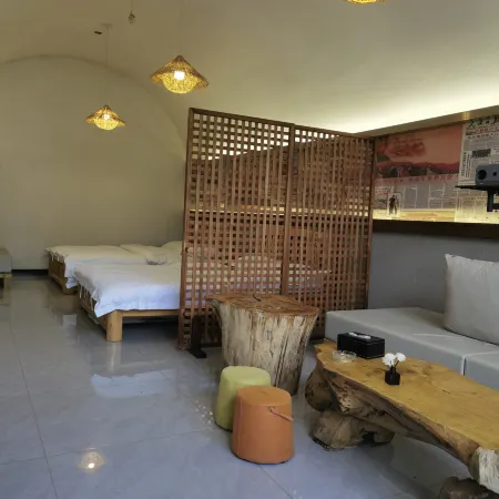 Liukong Cave Homestay (Yiyang Jinping Town Branch)