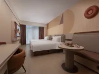 Orange Hotel (Nanjing Zhongshanling Zijin Zhong Aili Hotel) Hotels near Linggu Si