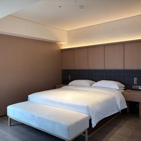 Meizhu Yuexiong Hotel (Beihai High-Speed Railway Station)