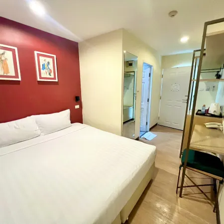 Klean Residence Hotel Отели рядом с достопримечательностью «Торговый центр The Mall Thapra»
