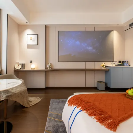Intelligent Lily Hotel (Shaoyang Longhui Coach Terminal Branch)