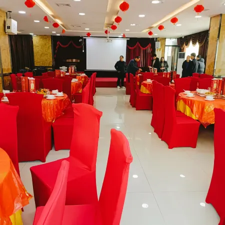 Fuping Xiangsheng Business Hotel