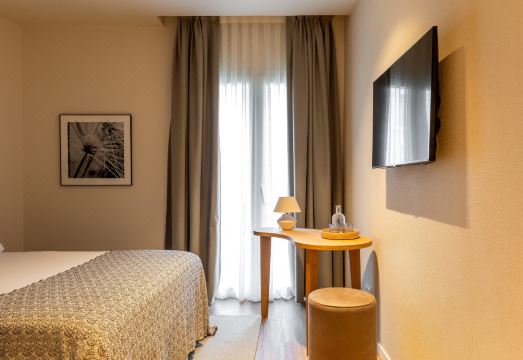 콜렉티아 스테이즈 그란 비아