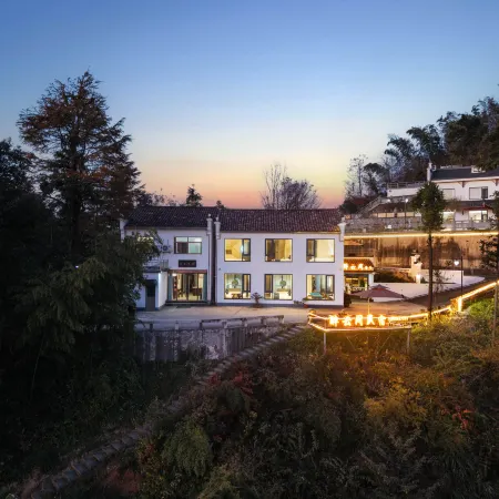 Jiuhuashan Zuiyunjian Homestay (On the Jiuhua Mountain)