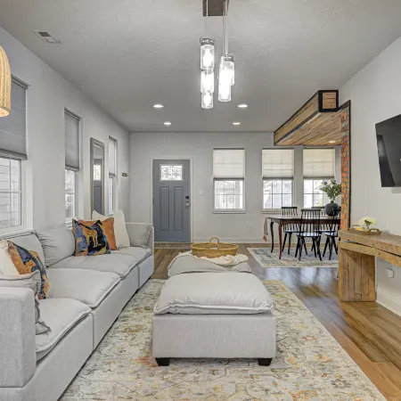 Spacious Renovated Home Near Attractions