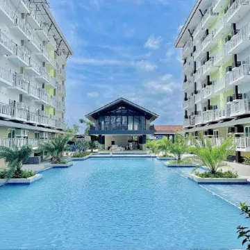 Amani by Hernz l With Balcony l Pool View l Rentals l Staycations l Airport