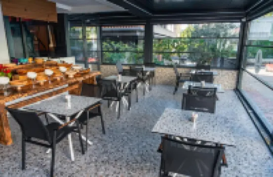 ลัคกี้ มังกี้ มิดิ โฮเทล